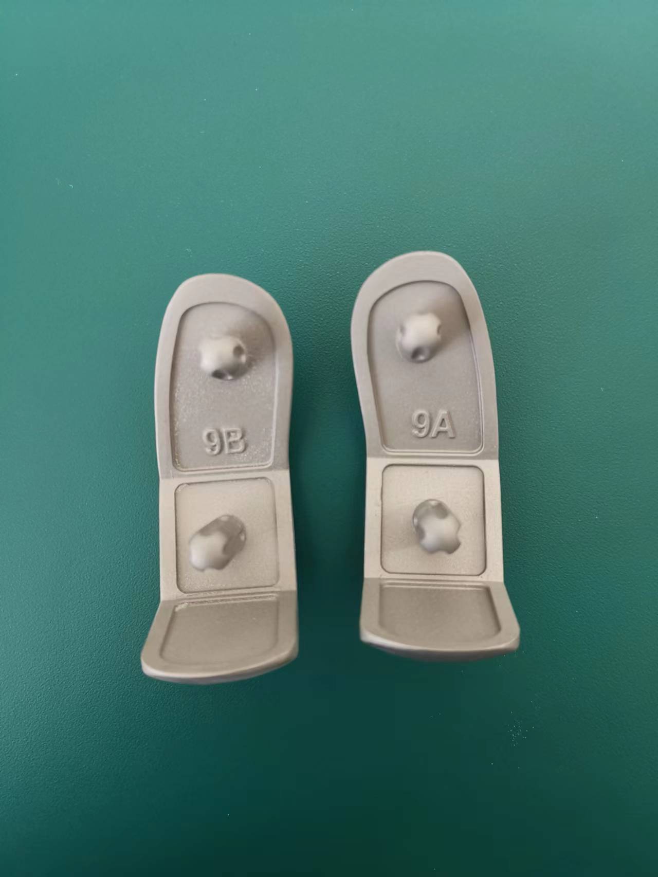 人(rén)工關節毛坯單髁膝關節假體鑄件